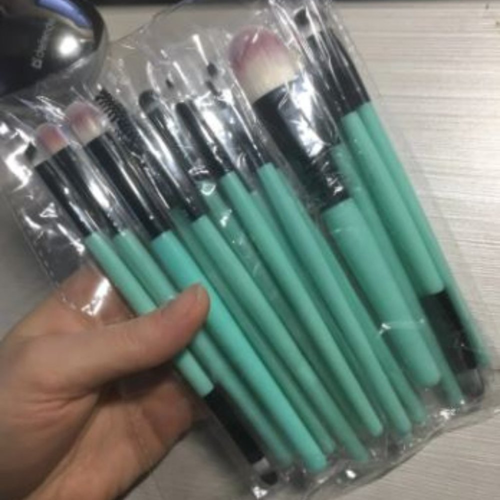 15 Piece Make Up Brush Set - Picture 2 of 6